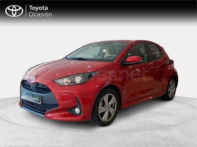 Usado Toyota Yaris Hybrid Active 116 CV (85 kW) 2024 Rojo Berlina