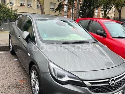Usado Opel Astra Dynamic 136 CV (100 kW) 2019 Gris / plata Familiar