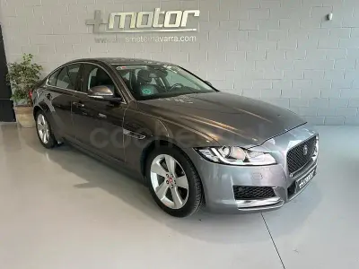 Usado Jaguar XF Prestige 180 CV (132 kW) 2016 Gris / plata Berlina