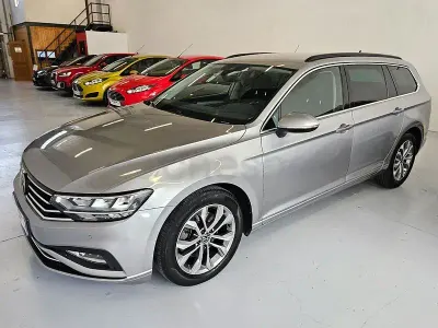Usado VW Passat Executive 150 CV (110 kW) 2023 Gris / plata Familiar