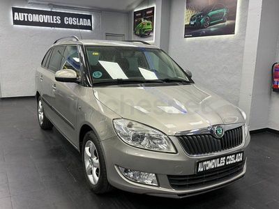 Usado Skoda Fabia Elegance 85 CV (62 kW) 2011 Gris / plata Familiar
