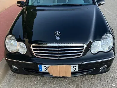 Usado Mercedes C220 Avantgarde 143 CV (105 kW) 2004 Negro Berlina