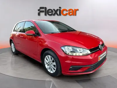 Usado VW Golf VII Advance 110 CV (80 kW) 2018 Rojo Berlina