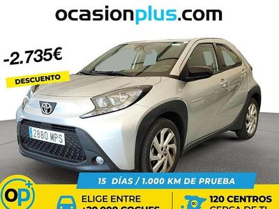 Usado Toyota Aygo Play 72 CV (52 kW) 2024 Gris Utilitario