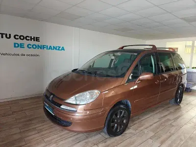 Usado Peugeot 807 120 CV (88 kW) 2007 Granate Monovolumen