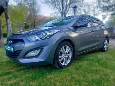 Usado Hyundai i30 110 CV (80 kW) 2012 Gris Utilitario