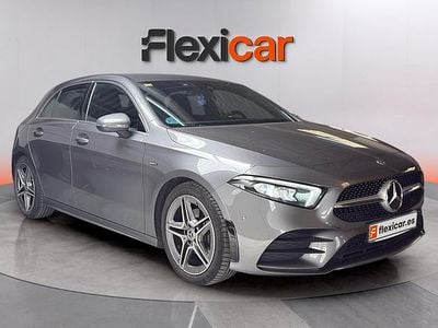 Usado Mercedes A180 136 HP (100 kW) 2020 Cinzento Sedan