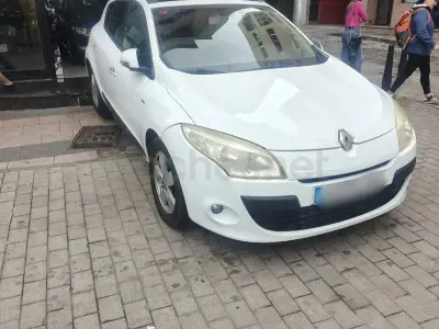Usado Renault Mégane Authentique 85 CV (62 kW) 2010 Blanco Berlina