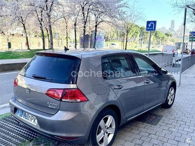 Usado VW Golf VII Advance 150 CV (110 kW) 2016 Gris / plata Berlina