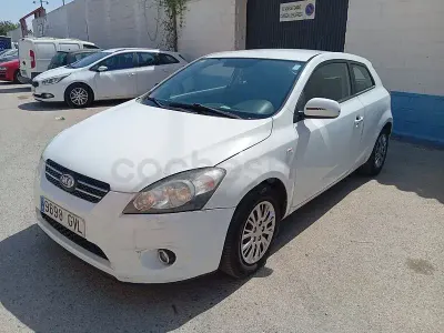 Usado Kia ProCeed 90 CV (66 kW) 2010 Blanco Utilitario