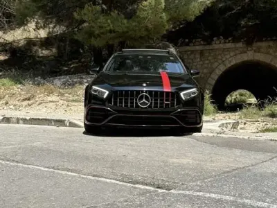 Usado Mercedes A45 AMG Premium 421 CV (309 kW) 2023 Negro Utilitario