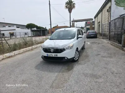 Usado Dacia Lodgy Ambiance 90 CV (66 kW) 2016 Blanco Monovolumen