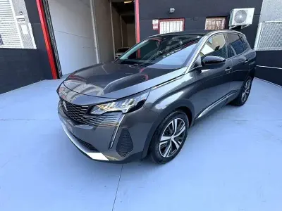 Usado Peugeot 3008 Allure 131 CV (96 kW) 2022 Gris SUV