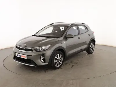 Usado Kia Stonic 84 CV (61 kW) 2021 Gris SUV