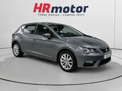 Usado Seat Leon Reference 110 CV (80 kW) 2018 Gris Berlina