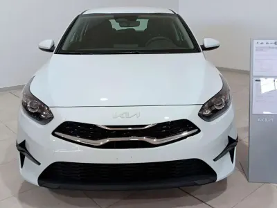 Usado Kia Ceed 101 CV (74 kW) 2025 Blanco Utilitario