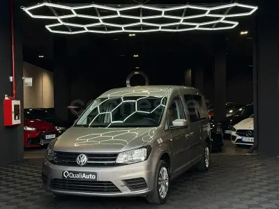 Usado VW Caddy Maxi Trendline 102 CV (75 kW) 2018 Beige Monovolumen