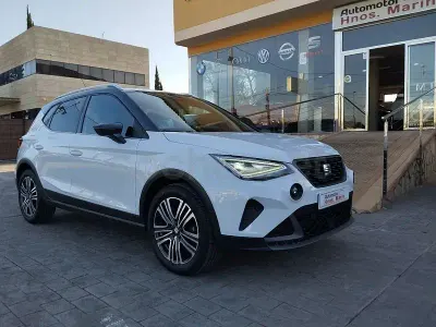 Usado Seat Arona FR 110 CV (80 kW) 2023 Blanco SUV