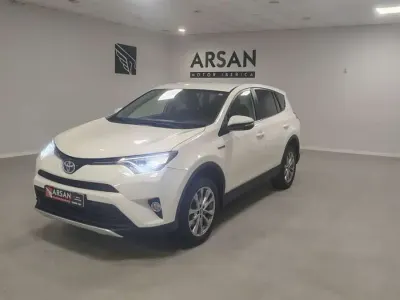 Usado Toyota RAV4 Hybrid Advance 197 CV (144 kW) 2016 Blanco SUV
