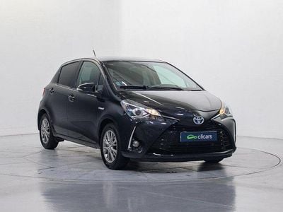 Usado Toyota Yaris Hybrid Active 100 CV (73 kW) 2018 Negro Berlina