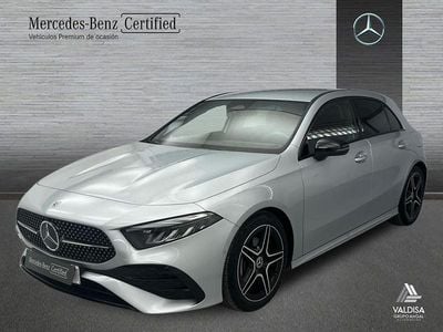 Gris / plateado Usado 2024 Mercedes A200 AMG line Berlina | 37.100 € (Precio justo)