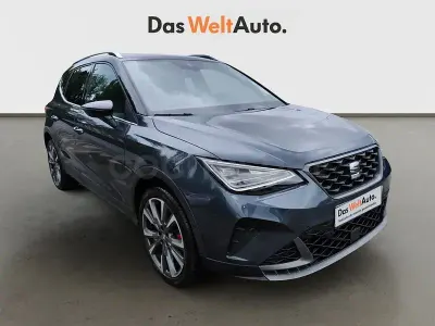 Usado Seat Arona FR 115 CV (84 kW) 2025 Gris / plata SUV