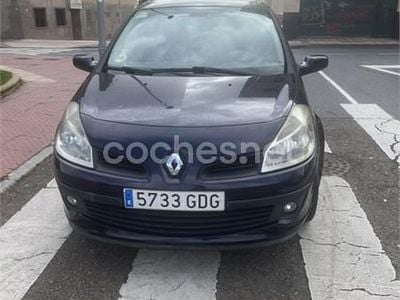 Usado Renault Clio II Rip Curl 85 CV (62 kW) 2008 Violeta / lila Berlina