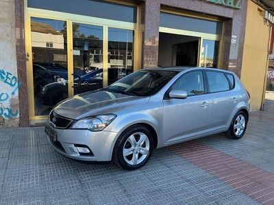 Usado Kia Ceed Plus 90 CV (66 kW) 2012 Gris / plata Utilitario