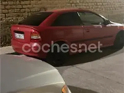 Usado Opel Astra Comfort 100 CV (73 kW) 1999 Rojo Berlina