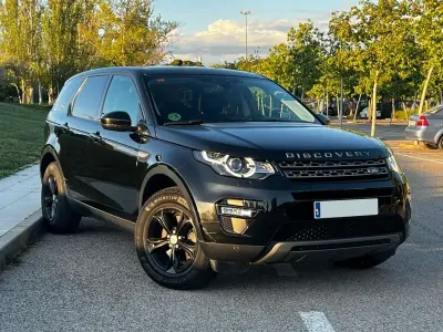 Käytetty Land Rover Discovery Sport HSE 150 HP (110 kW) 2016 Musta Katumaasturi