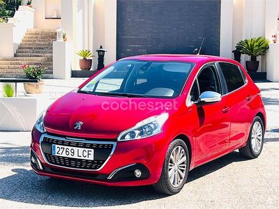 Granate Usado 2019 Peugeot 208 Active Utilitario | 8990 € (Buen precio)