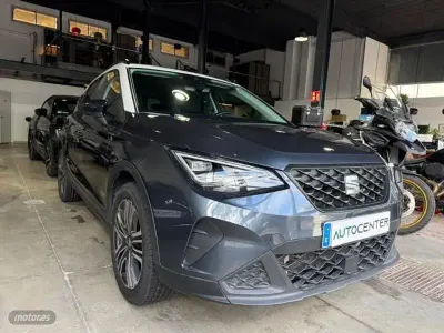 Usado Seat Arona Style 110 CV (80 kW) 2023 Gris SUV
