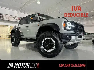 Usado Ford Bronco Outer Banks 335 CV (246 kW) 2023 Gris / plata SUV