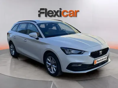 Usado Seat Leon Style 116 CV (85 kW) 2021 Blanco Familiar