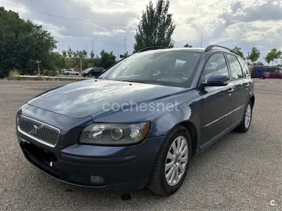 Usado Volvo V50 Summum 136 CV (100 kW) 2005 Azul Familiar