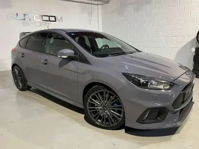 Usado Ford Focus RS 349 CV (256 kW) 2016 Gris Utilitario