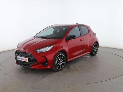 Rojo Usado 2024 Toyota Yaris Hybrid Sport Utilitario | 22.299 € (Un poco caro)