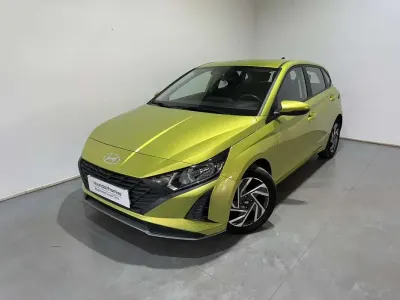 Usado Hyundai i20 84 CV (61 kW) 2024 Amarillo Utilitario