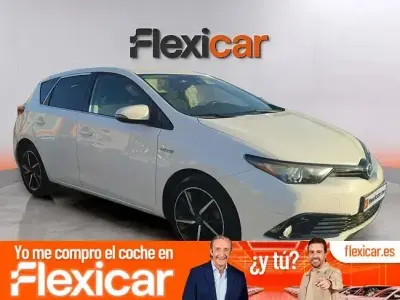 Usado Toyota Auris Hybrid Active 136 CV (100 kW) 2018 Blanco Berlina