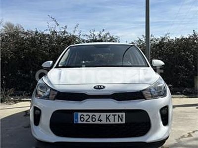 Usado Kia Rio 84 CV (61 kW) 2019 Blanco Berlina
