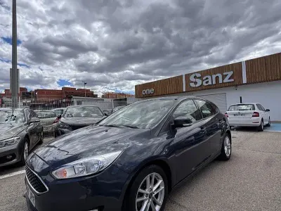 Usado Ford Focus Trend 120 CV (88 kW) 2016 Marrón Berlina