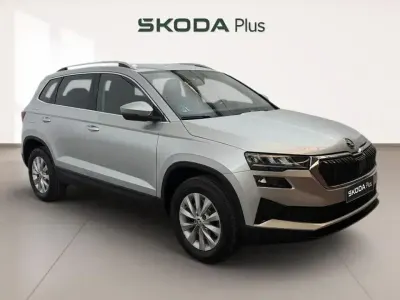 Usado Skoda Karoq Ambition 150 CV (110 kW) 2022 Gris plata SUV