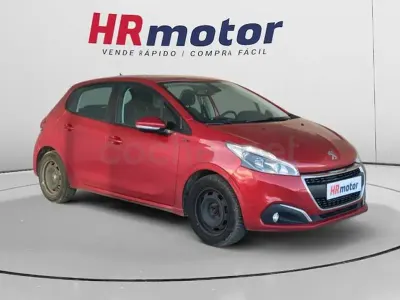 Usado Peugeot 208 Signature Sky 82 CV (60 kW) 2018 Rojo Utilitario