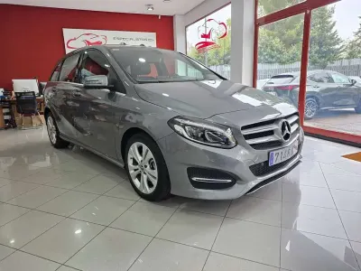 Usado Mercedes B200 139 CV (102 kW) 2019 Gris Utilitario