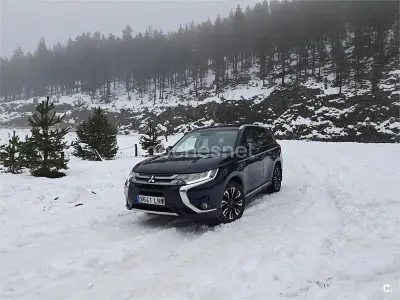 Usado Mitsubishi Outlander P-HEV 203 CV (149 kW) 2015 Negro SUV
