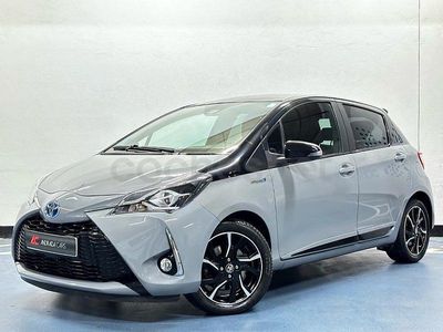 Usado Toyota Yaris Hybrid Edition 100 CV (73 kW) 2018 Gris / plata Berlina
