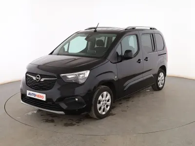Usado Opel Combo Life Innovation 131 CV (96 kW) 2019 Negro Monovolumen