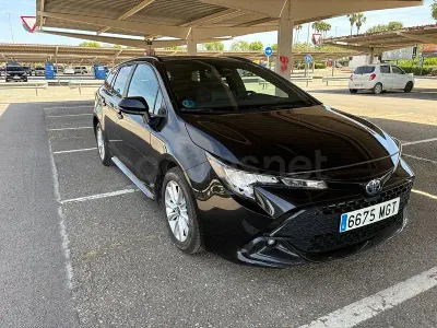 Usado Toyota Corolla Active 140 CV (102 kW) 2023 Negro Familiar
