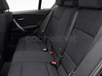 Usado BMW 118 143 CV (105 kW) 2010 Negro Utilitario