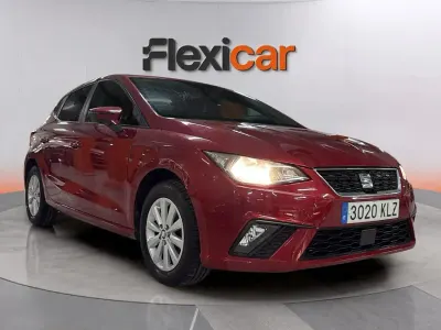 Usado Seat Ibiza Reference 75 CV (55 kW) 2018 Granate Utilitario